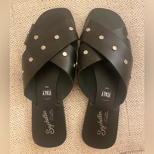 BRAND NEW Seychelles black studded cross band sandals